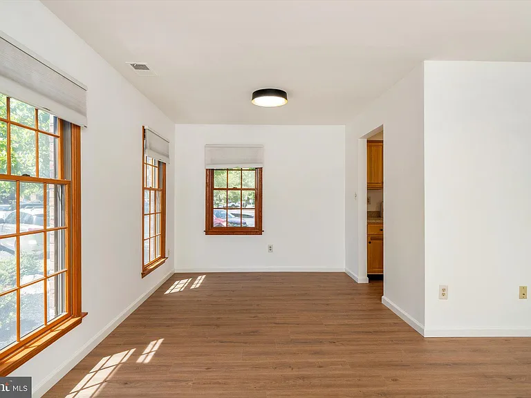 109 Wyndham Pl — Photo 7