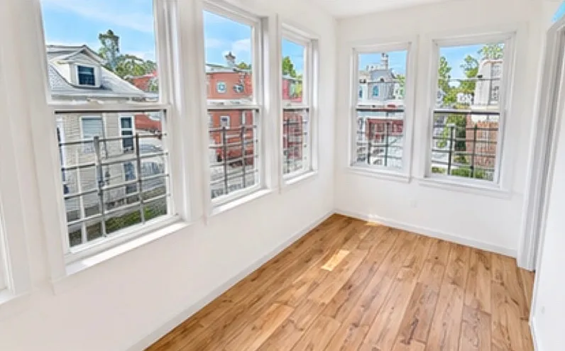 4 bed, 1400 sqft, $2,700 — Photo 2