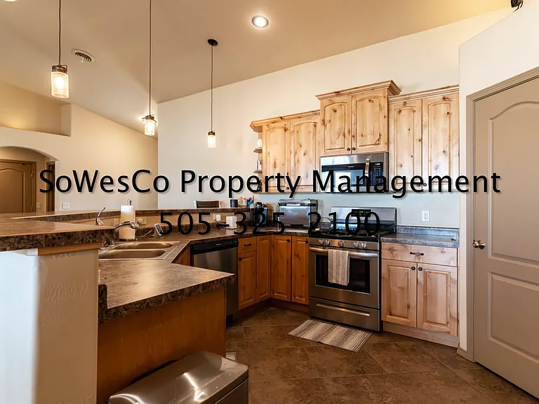 601 Sophia St — Photo 4