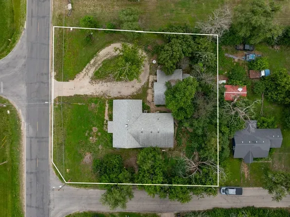 1029 N Hendricks St, Hutchinson, KS 67501