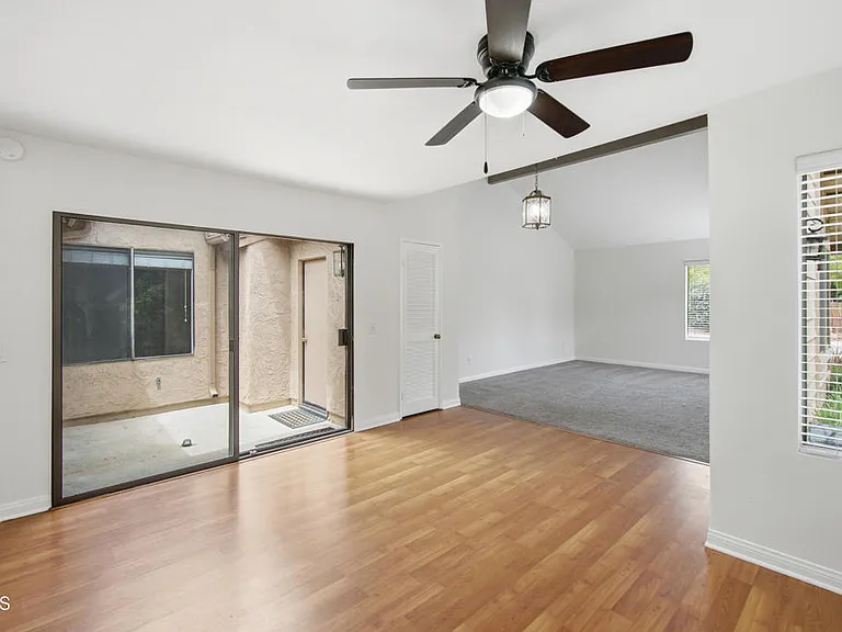9026 Feather St — Photo 11
