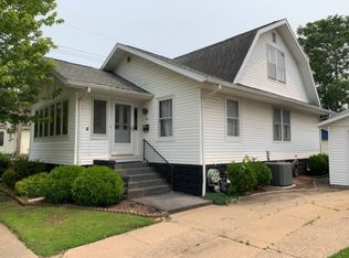 208 E 10th St, Beardstown, IL 62618