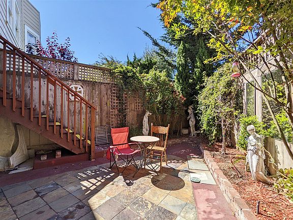 5th image of 1550 Beach St #A