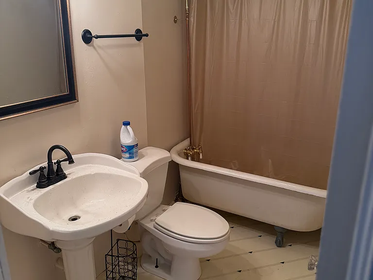 Second floor full bathroom