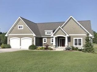 10151 River Shore Dr SE, Caledonia, MI 49316