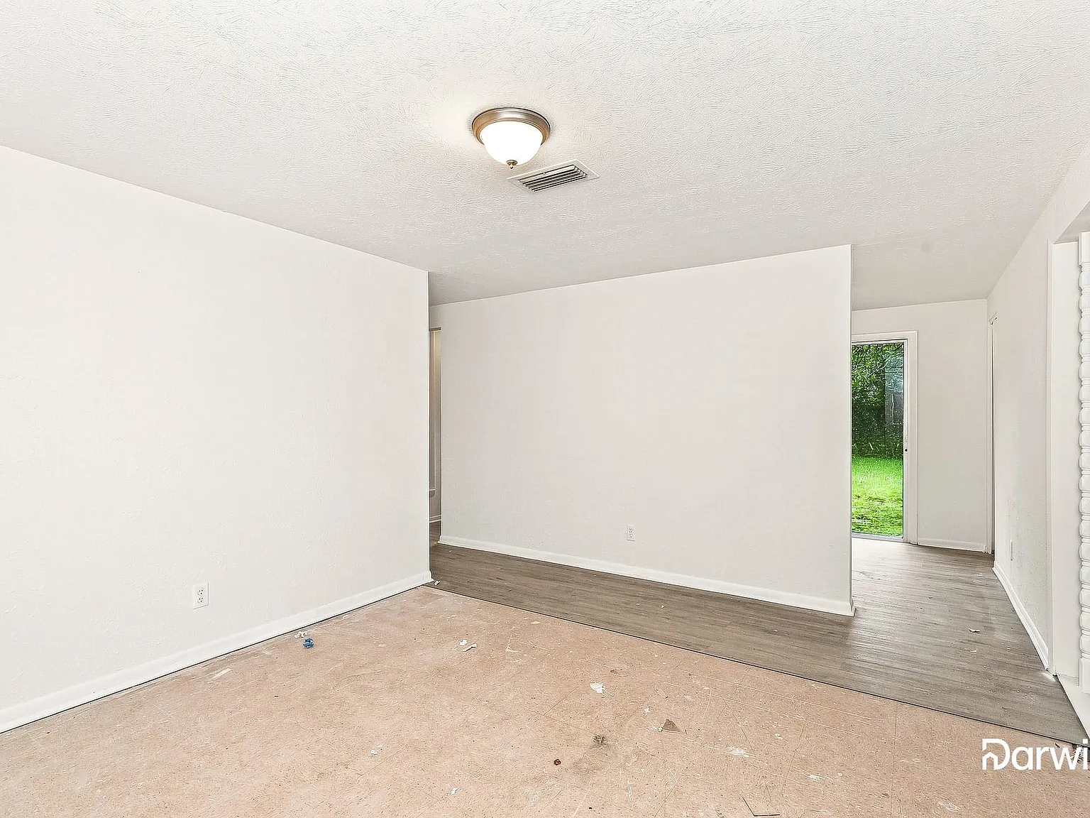 3 bed, 1.5 bath, 1302 sqft, $1,470 — Photo 4