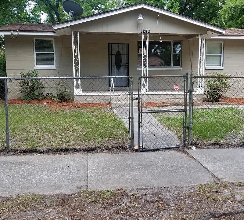 1st image of 1550 W 24th St