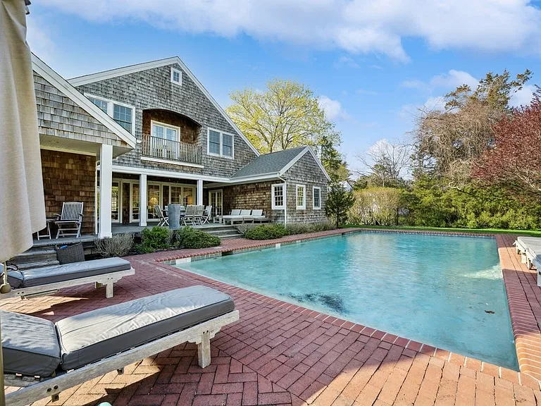 8 Barker Ln — Photo 2