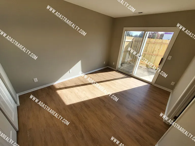 121 Ames St — Photo 7