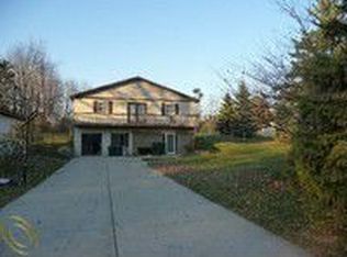 2330 Newberry Rd, Waterford, MI 48329