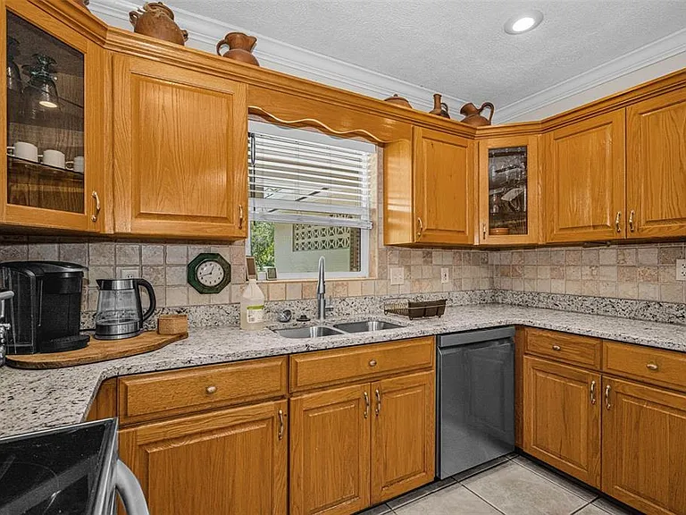 253 Park Cir S — Photo 14