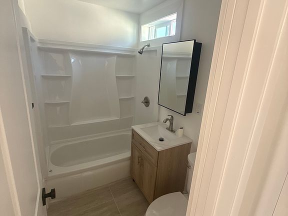 4th image of 5661 California Ave #5663