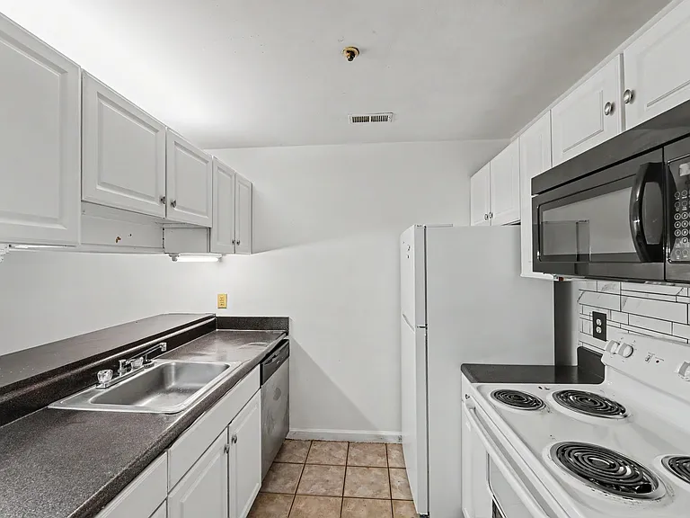 9535 University Terrace Dr #B — Photo 1