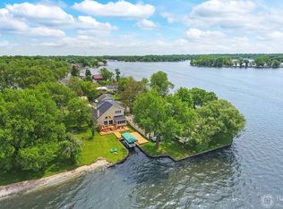 202 Eagle Point Rd, Fox Lake, IL 60020