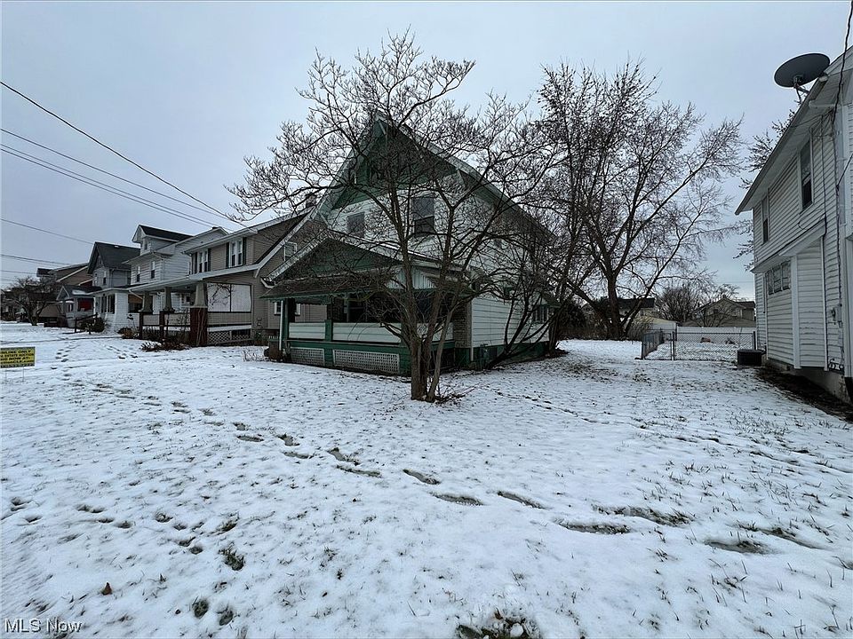 2nd image of 225 E 2nd St