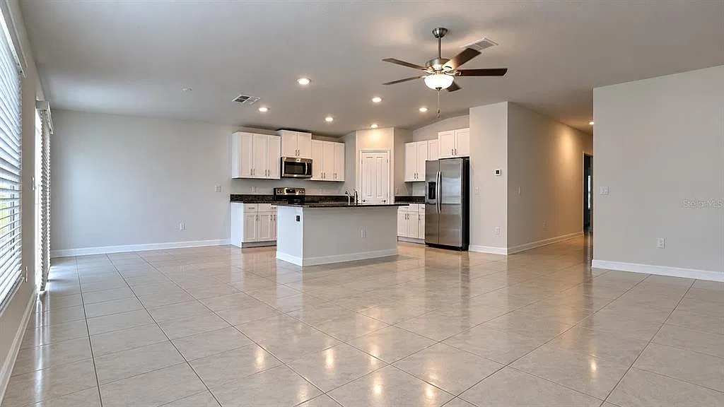 4 bed, 2.0 bath, 1936 sqft, $2,550 — Photo 2
