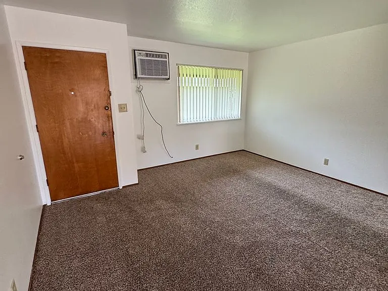 Hutchins 623 S — Photo 6