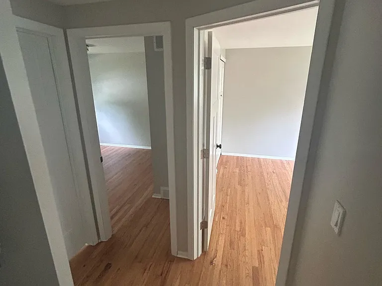 2930 Marshall St — Photo 12