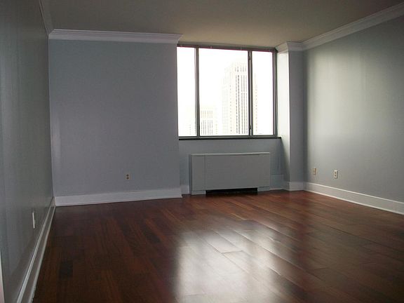 4th image of 600 E 8th St Unit 13N