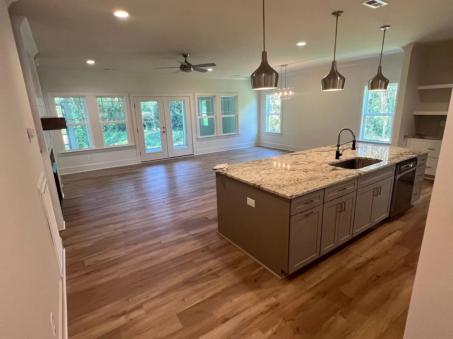 3 bed, 1984 sqft, $2,800 — Photo 2