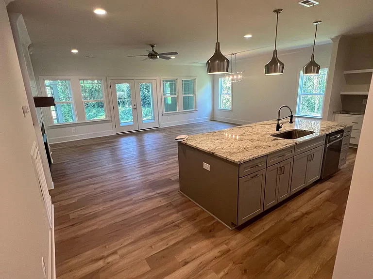 100 Shoreview Dr — Photo 2