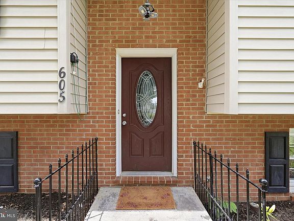 4th image of 605 Dunlap St