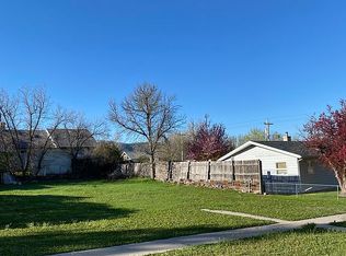 401 Jennings Ave, Hot Springs, SD 57747