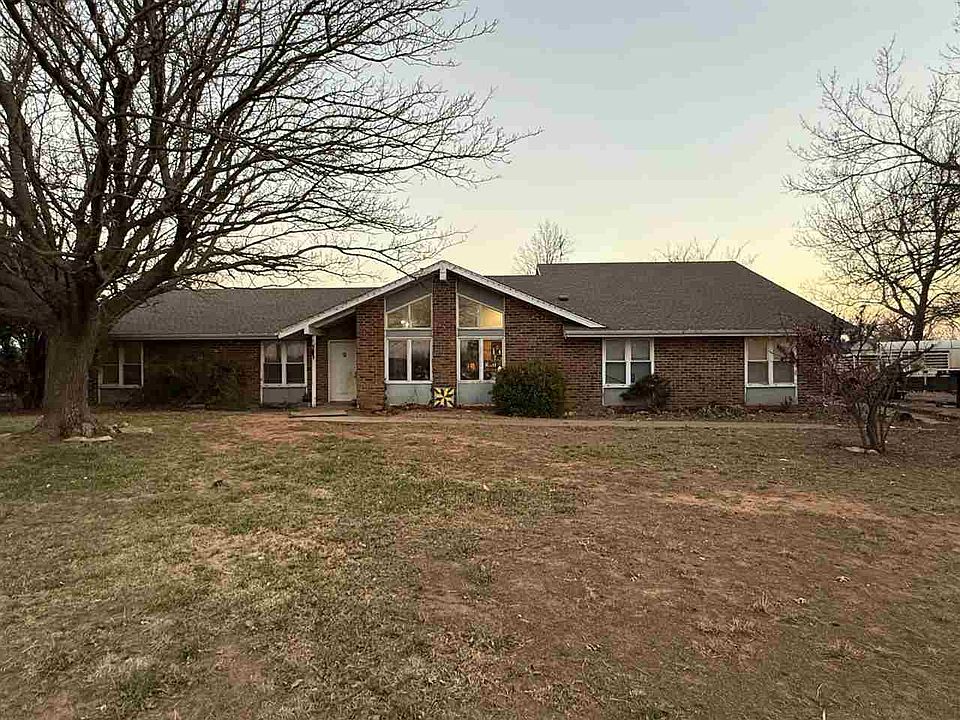 1st image of 8 Chuck Dr