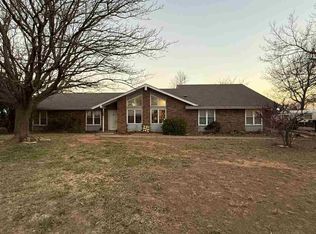 8 Chuck Dr, Ponca City, OK 74604