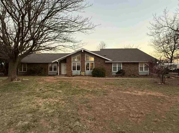 8 Chuck Dr, Ponca City, OK 74604