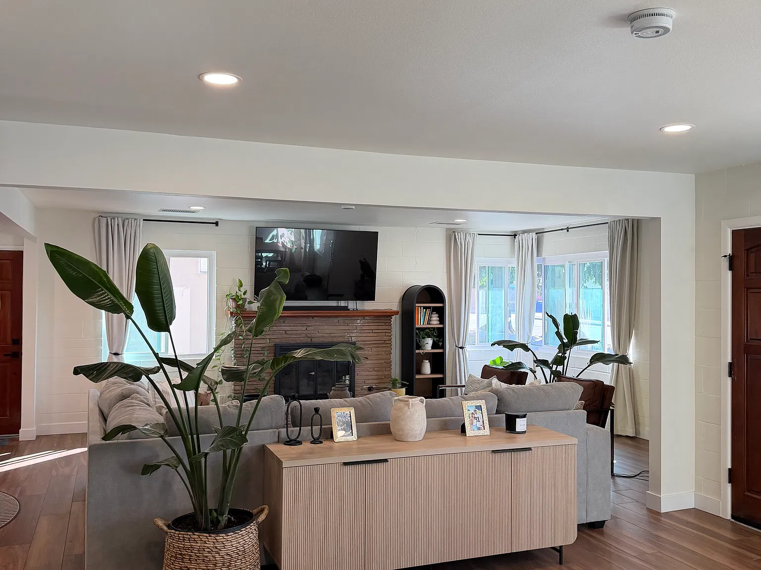 3 bed, 1600 sqft, $3,800 — Photo 2