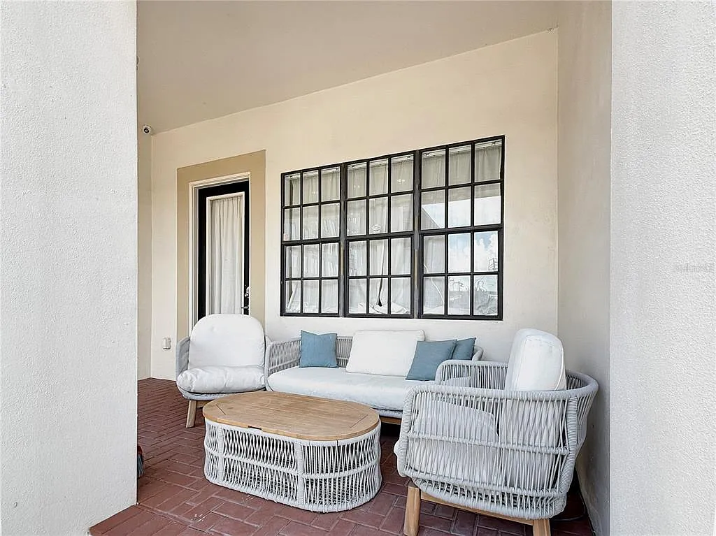 3 bed, 1.5 bath, 1298 sqft, $3,700 — Photo 3