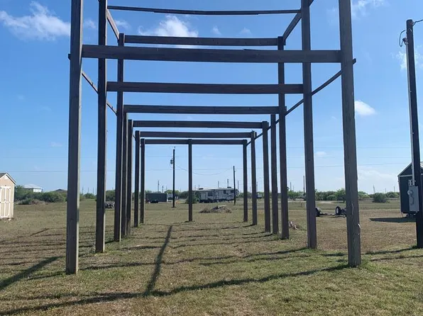 34 Kingfish Ln, Palacios, TX 77465