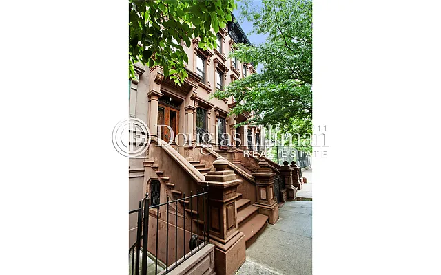 Sold by Douglas Elliman | media 21