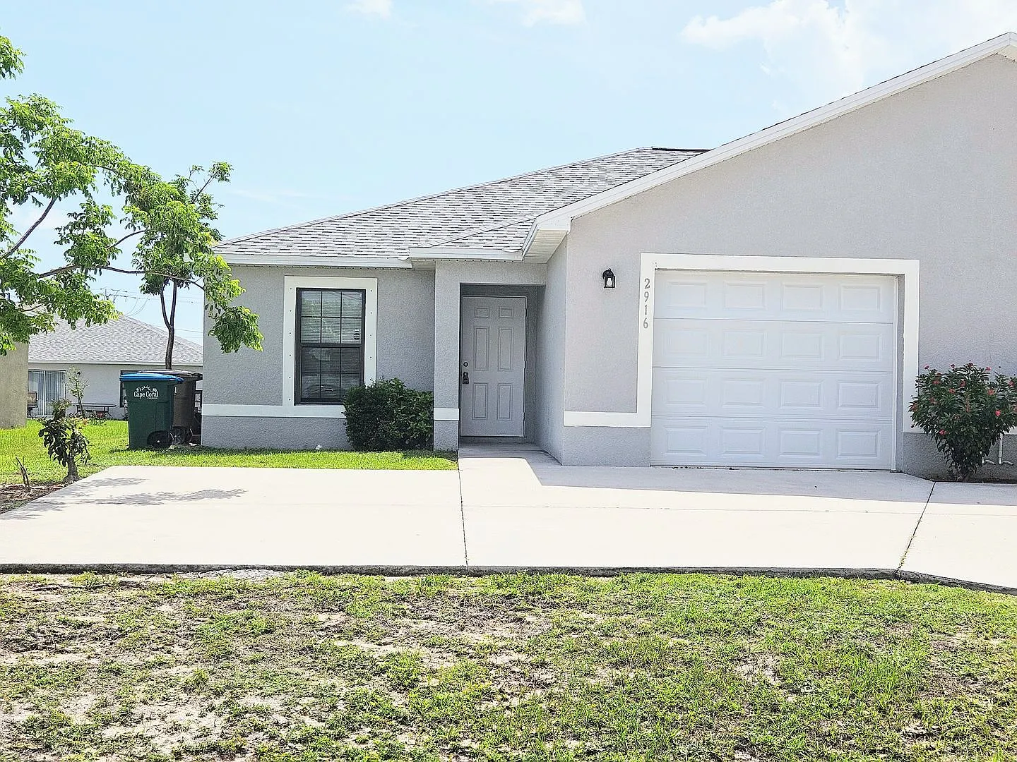 Like New 3 bedroom, 2bath 1 car garage — Photo 1