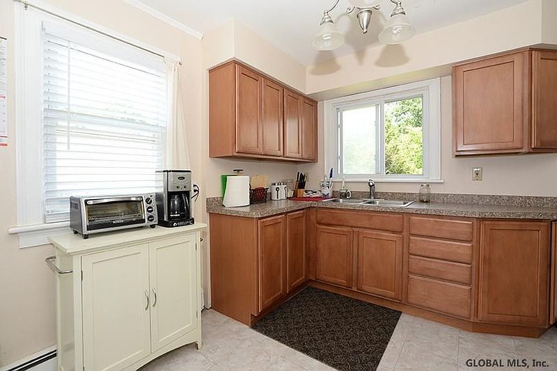 5th image of 919 N HUDSON Avenue
