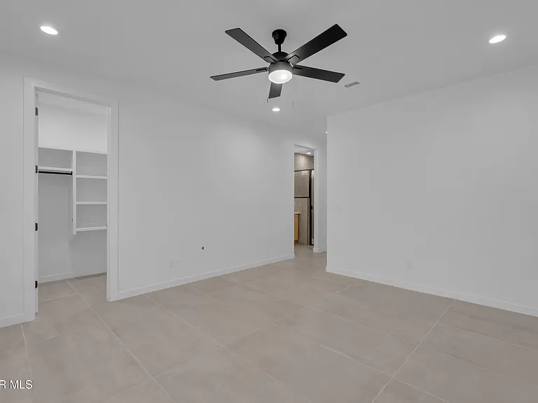 12825 Middlesbrough Ave — Photo 33