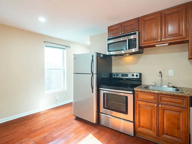 1422 Christian St #3R — Photo 3