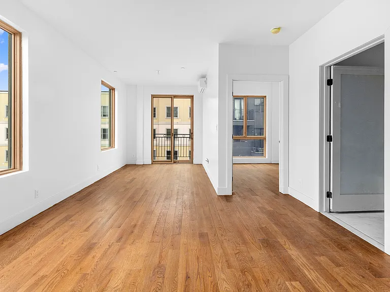 1006 Gates Ave #6 — Photo 4