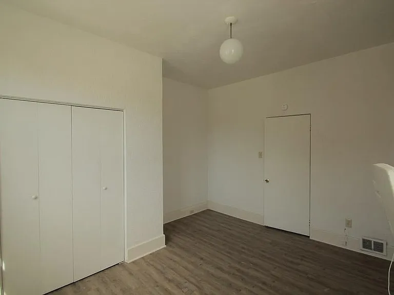 419 Peebles St #1 — Photo 4