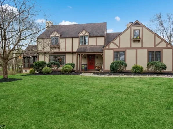 9 Tuccamirgan Rd, Raritan Twp., NJ 08822