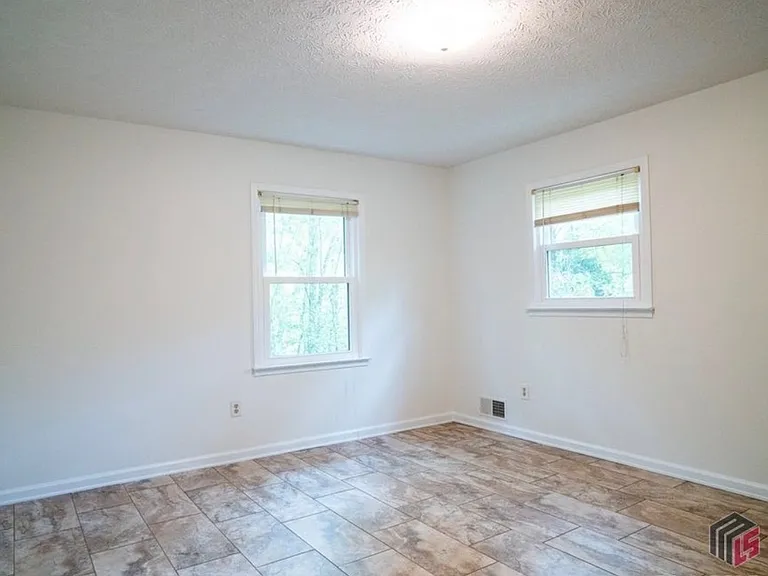 190 Spalding Cir — Photo 5