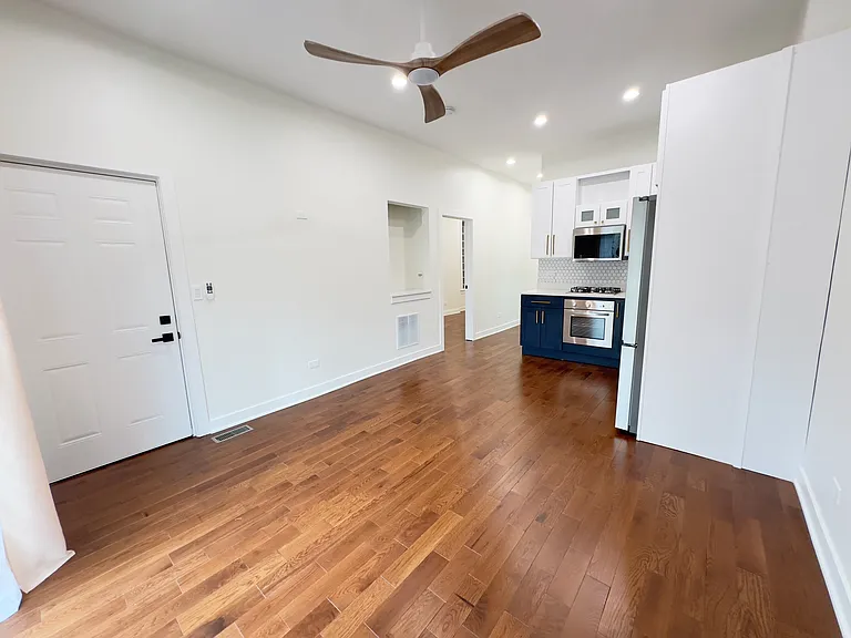 1529 N Maplewood Ave #1 — Photo 2