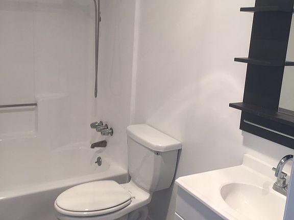 4th image of 833 S Berendo St
