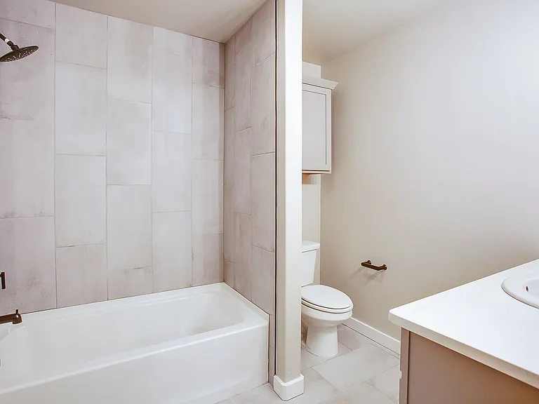 13702 Avenue R — Photo 11