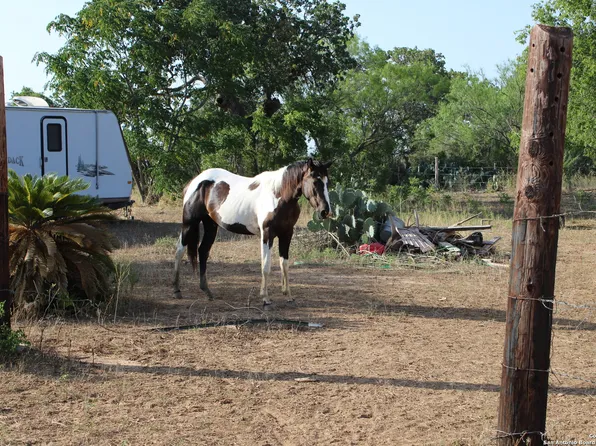 760-1 N GREYTOWN RD, St Hedwig, TX 78152