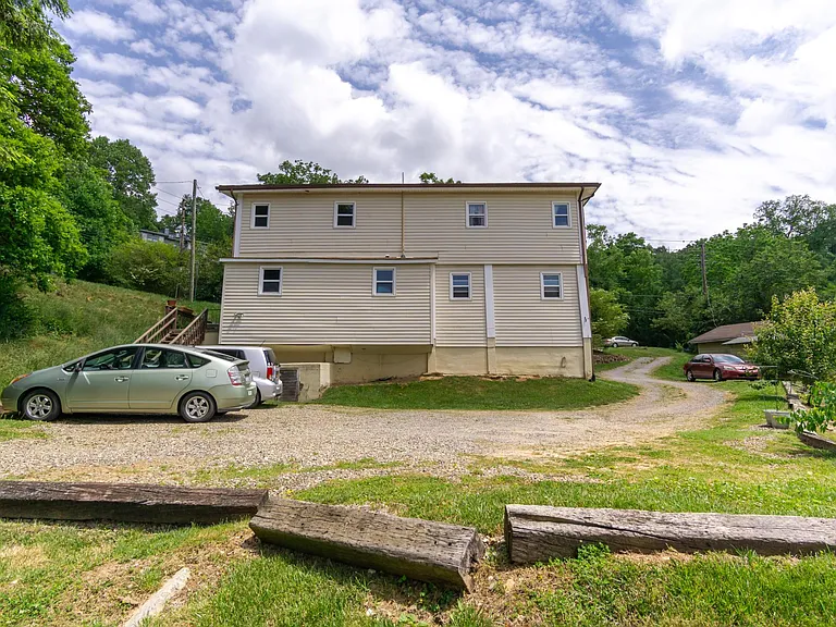 300 Barnard Ave #2 — Photo 4