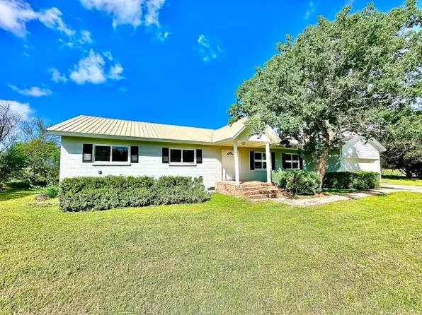 380 King Dr, Victoria, TX 77904
