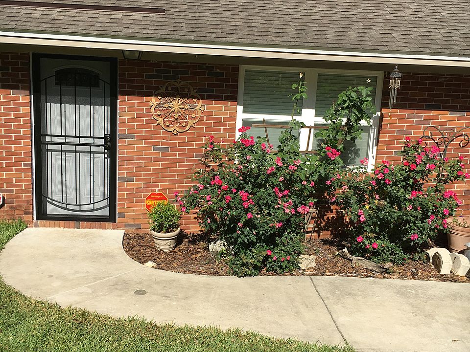 2nd image of 2305 Lois Ln