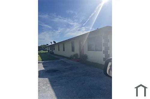 1027 NW 9th Ave Photo 1